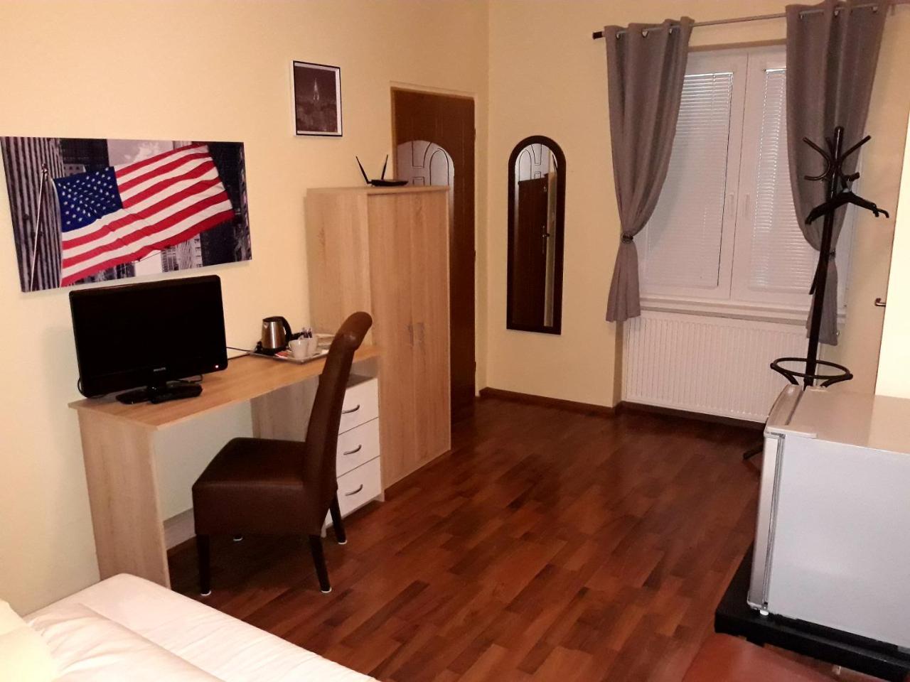 Penzion Fox Nemšová المظهر الخارجي الصورة